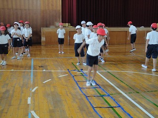 ３年体育 ミニハードル走 半田市立横川小学校